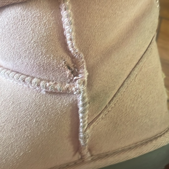 PINK UGGS 🥰 - Picture 7 of 8